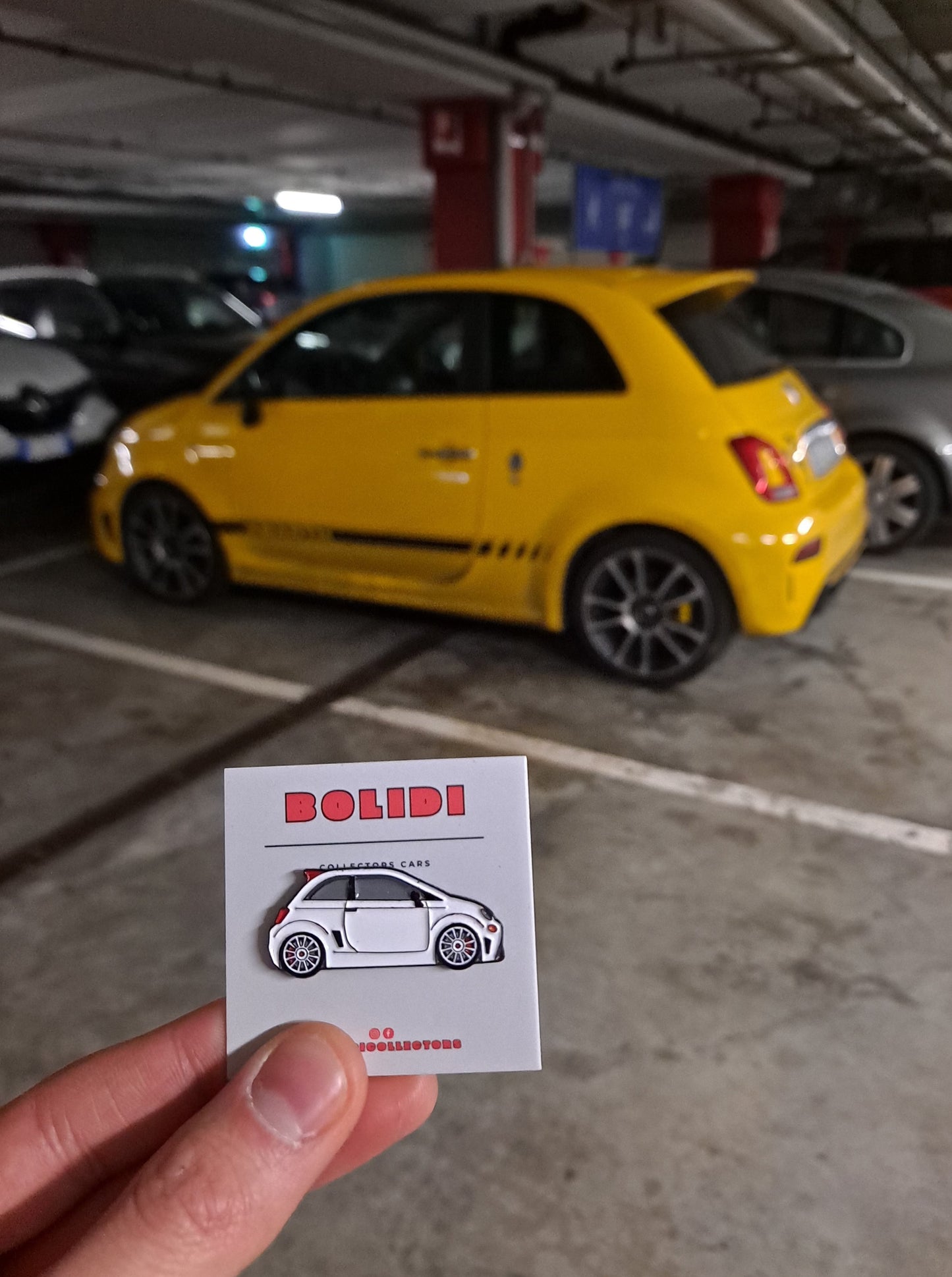 Fiat 500 Abarth pin with car background